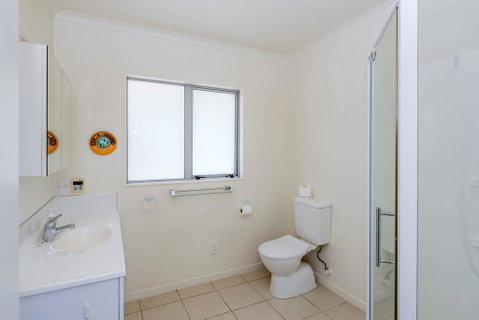 Sun On Seaview - Paraparaumu Beach Holiday Home - Accommodation New Zealand 3