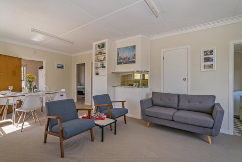 Sun Seeker Bach - Ferry Landing Holiday Home - Accommodation New Zealand 1