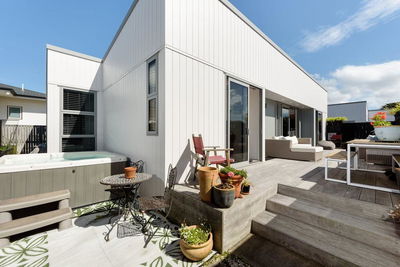 Sunny Beach Pad With Spa - Short Stroll To Beach, Blake Park & Cafe's