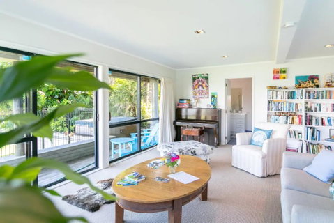 Sunny Poolside Studio In Meadowbank - Accommodation New Zealand 0