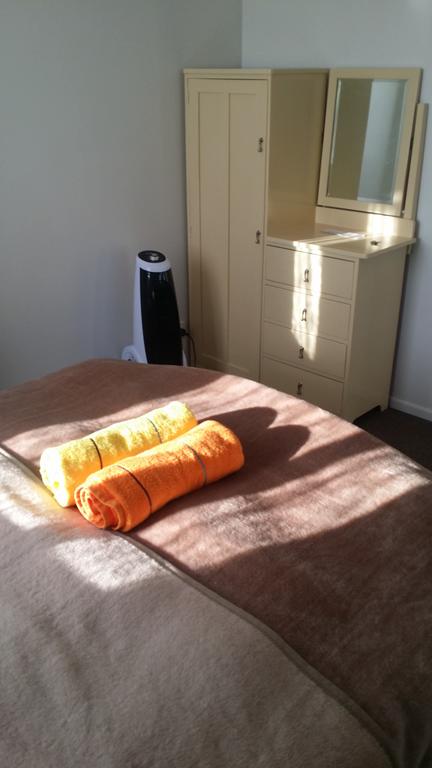Sunny Room - Accommodation New Zealand 3