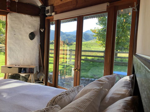 Sunny Strawbale Studio - Accommodation New Zealand 1