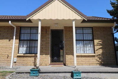 Sunny Unit On Grey St
