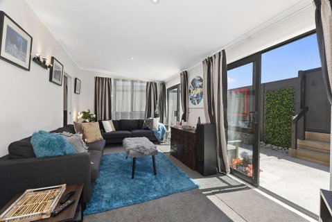 Sunnyside Retreat With Spa Pool - Mangawhai Holiday Home - Accommodation New Zealand 1