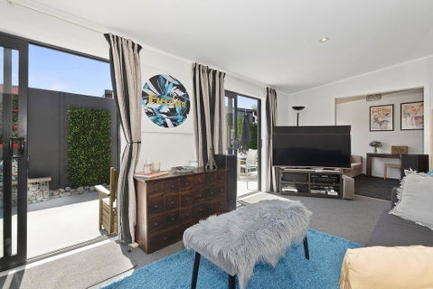 Sunnyside Retreat With Spa Pool - Mangawhai Holiday Home - Accommodation New Zealand 3