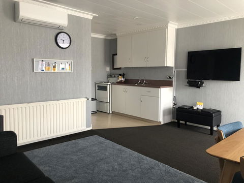 Surrey Court Motel - Accommodation New Zealand 0