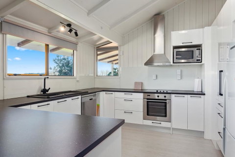 Tablelands Family Retreat - Accommodation New Zealand 3