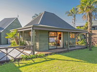 Tairua Waterfront Villa 6 - Tairua Holiday Studio Unit