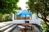 Taradale Hideaway - Napier Holiday Home