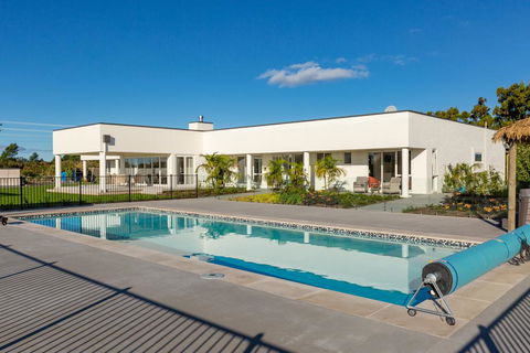 Te Whare Ma - Accommodation New Zealand 0