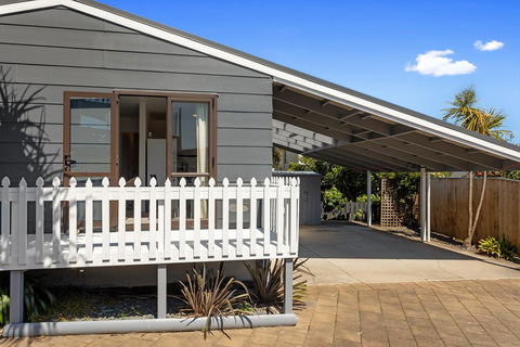 The Beach Hive Bach - Ohope Beach Holiday Home - Accommodation New Zealand 2