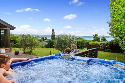 The Bird House - Kawaha Point, Rotorua. Stylish Six Bedroom Home With Space, Views And Relaxed Atmosphere