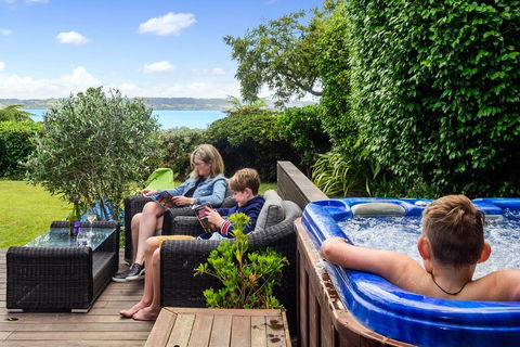 The Bird House - Kawaha Point, Rotorua. Stylish Six Bedroom Home With Space, Views And Relaxed Atmosphere - Accommodation New Zealand 2
