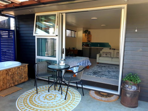 The End Lounge B&B - Accommodation New Zealand 0