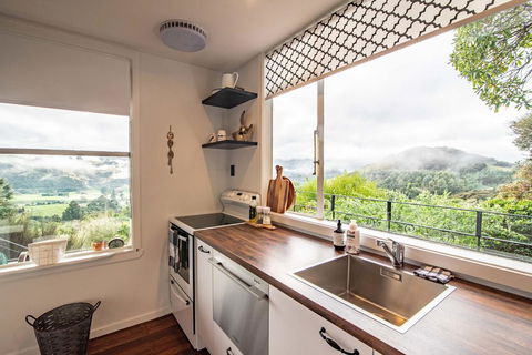 The Grandstand - French Farm Holiday Home - Accommodation New Zealand 3