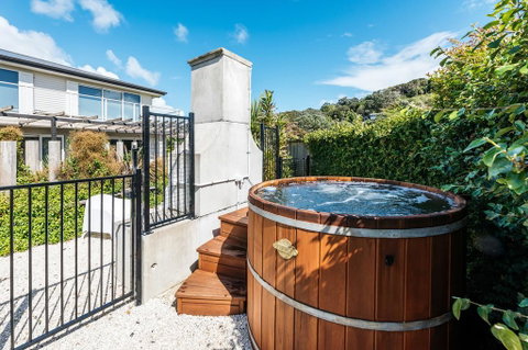 The Grove - Accommodation New Zealand 0