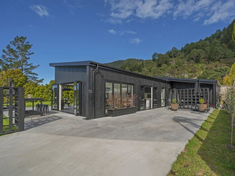 The Honey House - Pauanui Holiday Home - Accommodation New Zealand 0