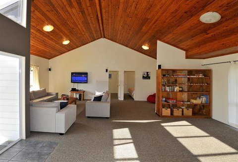 The House Of Plenty - Waiheke Holiday Home - Accommodation New Zealand 3
