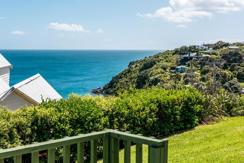 The Island Gem - Waiheke Holiday Home - Accommodation New Zealand 2