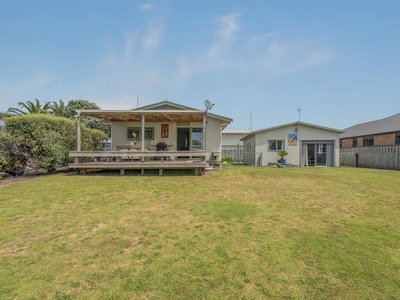 The Jandal House - Whitianga Holiday Home