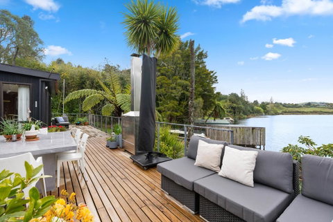 The Lake's Edge - Lake Rotoiti Holiday Home - Accommodation New Zealand 0