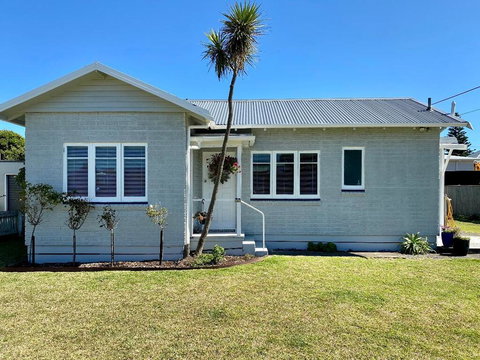 The Little Grey Cottage - Accommodation New Zealand 0