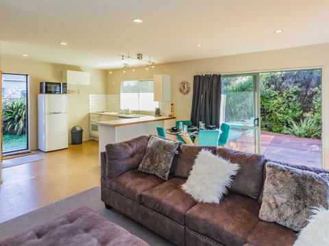 The Miharo Lodge - Rangataua Holiday Home - Accommodation New Zealand 2