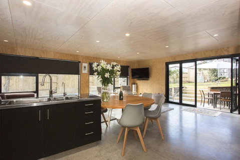 THE NATURAL HOME - PRIME FITZROY LOCATION - Accommodation New Zealand 1