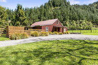 The Red Barn - Lake Okareka Holiday Home