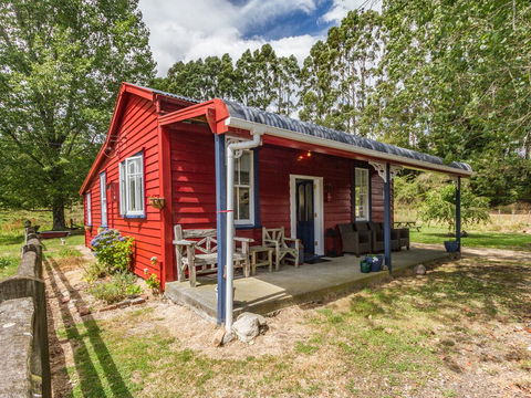 The Red Rooster Cottage - Raurimu Holiday Home - Accommodation New Zealand 0