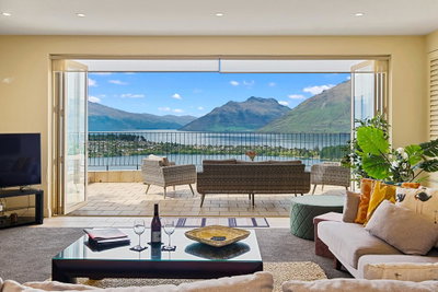 The Star Of Queenstown Hill