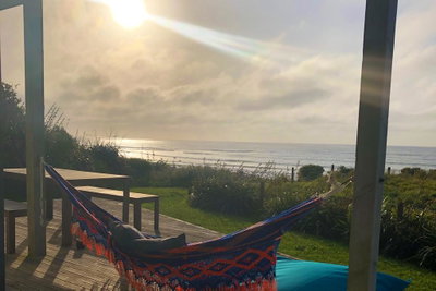 THE SURF HIDEAWAY - BEACHFRONT RETREAT
