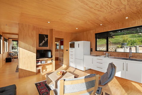 The Tin Shed - Havelock Holiday Home - Accommodation New Zealand 3
