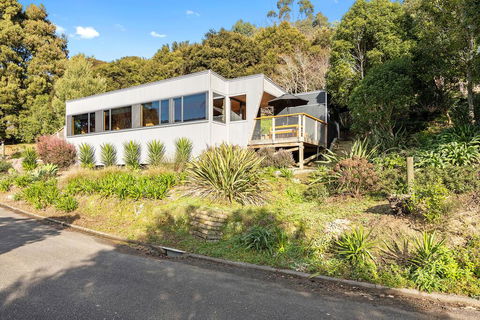 The Tin Shed - Havelock Holiday Home - Accommodation New Zealand 1