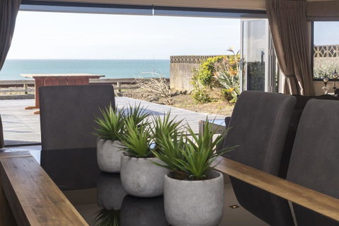 THE WATERFRONT ESCAPE - Accommodation New Zealand 2