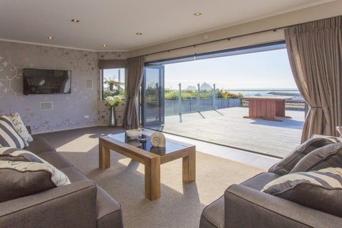 THE WATERFRONT ESCAPE - Accommodation New Zealand 3