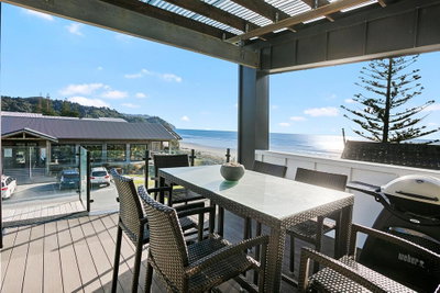 The White Haus - Waihi Beach Upstairs Holiday Unit