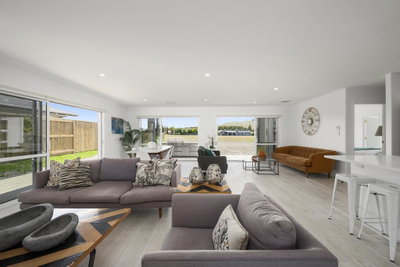 The White House - Kinloch Holiday Home