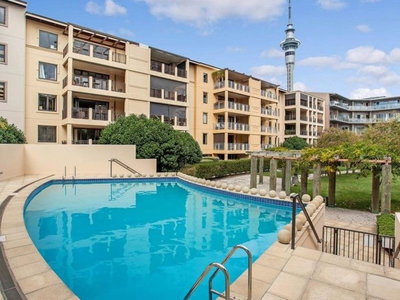 Three Bedroom W/ Free Parking - Auckland Viaduct!