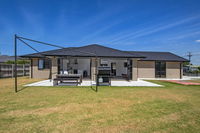To The Point - One Tree Point Holiday Home