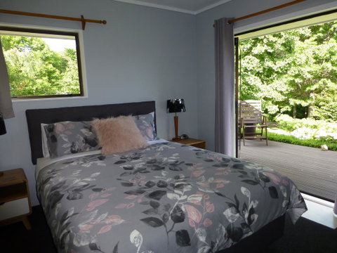 Tranquil Private Rural Retreat - Accommodation New Zealand 2