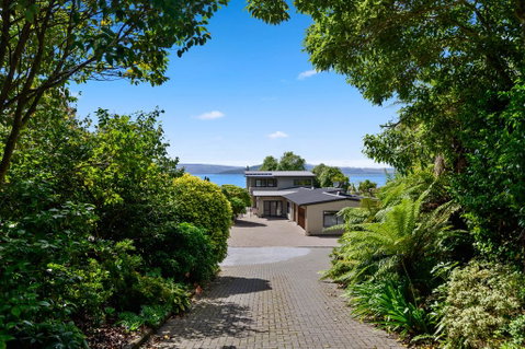 Tranquility Lakefront - Accommodation New Zealand 1
