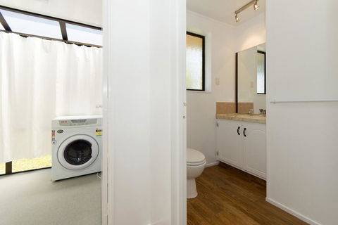 Tui's Retreat - Cable Bay Bach - Accommodation New Zealand 2