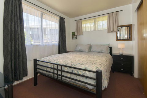 Tui's Retreat - Cable Bay Bach - Accommodation New Zealand 3