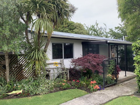 Twin Oaks Quiet Cottage - Accommodation New Zealand 1