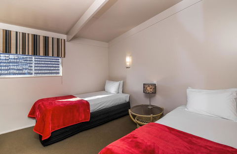 Twin Peaks Lakeside Inn - Accommodation New Zealand 2