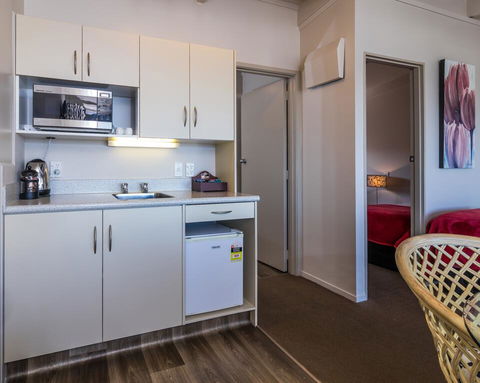 Twin Peaks Lakeside Inn - Accommodation New Zealand 3