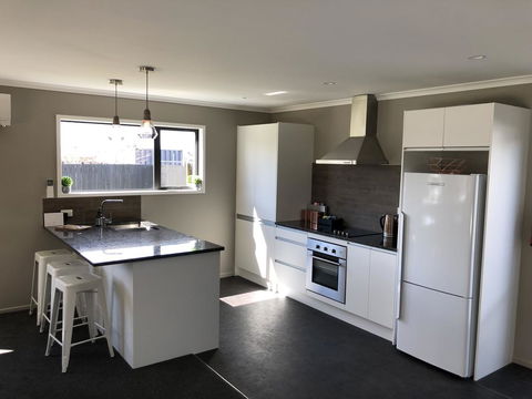 Twizel - Rhoboro Getaway - Modern & Relaxing - Accommodation New Zealand 2