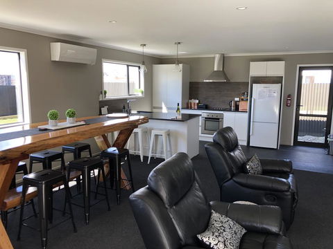 Twizel - Rhoboro Getaway - Modern & Relaxing - Accommodation New Zealand 0