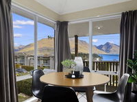 ULTIMATE CONVENIENCE WALK-TO-TOWN TOWNHOUSE